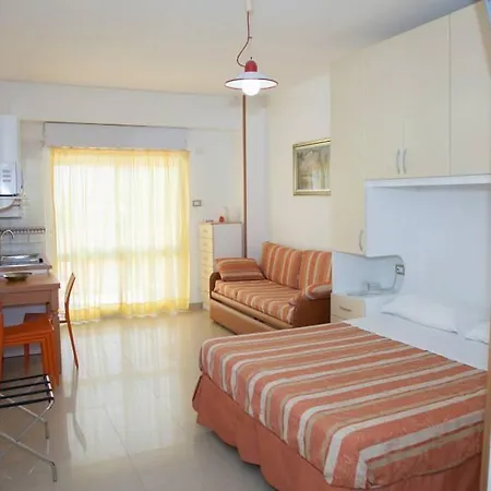 Apparthotel Riviera Dei Cedri 3* סנטה מריה דל צ'דרו