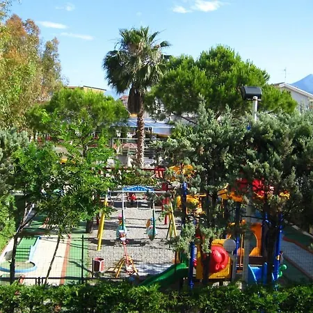 Apparthotel Riviera Dei Cedri 3* סנטה מריה דל צ'דרו