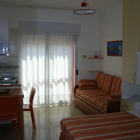 Apparthotel Riviera Dei Cedri מלון דירות 3*