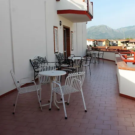 Apparthotel Riviera Dei Cedri מלון דירות