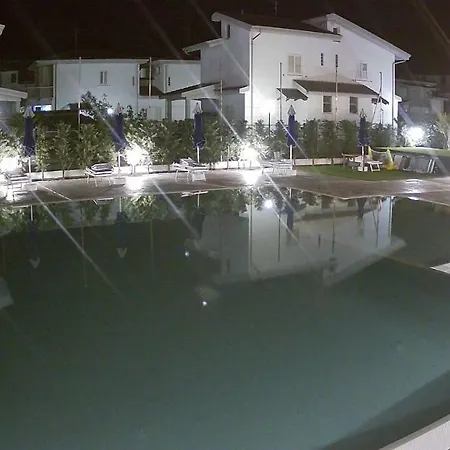 Apparthotel Riviera Dei Cedri מלון דירות 3*