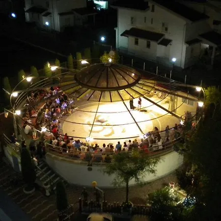 Riviera Dei Cedri מלון דירות 3*